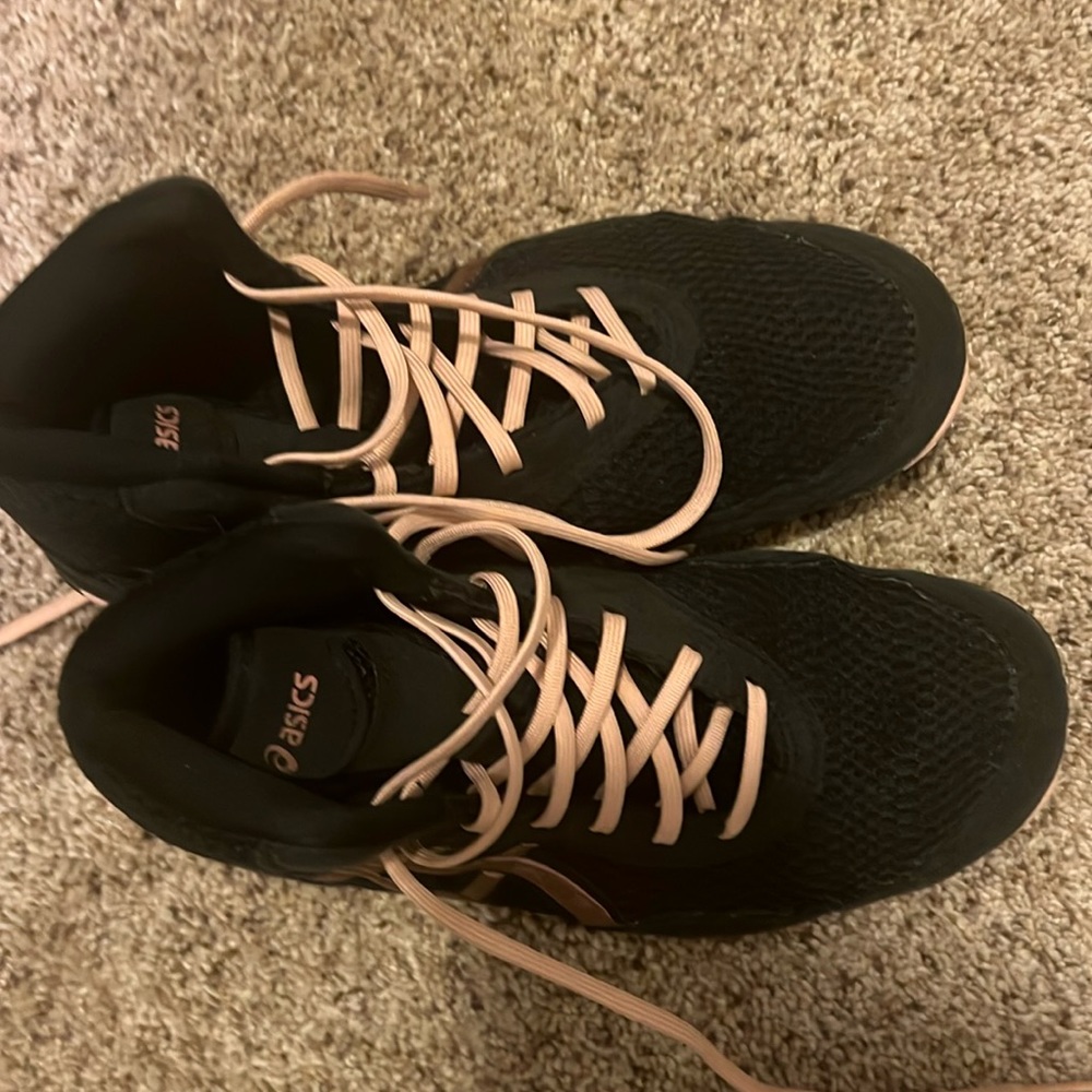 ASICS women’s wrestling shoes
